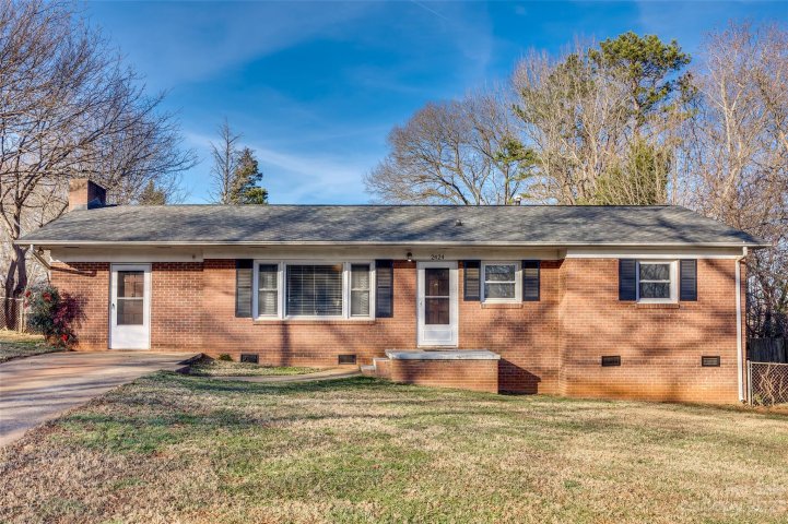 2424 Middleton Drive sold home in Crestwood, Gastonia, NC