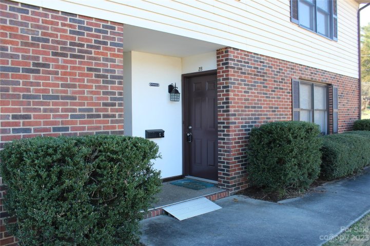 525 12th Street 28 sold home in Grandview Terrace, Hickory, NC