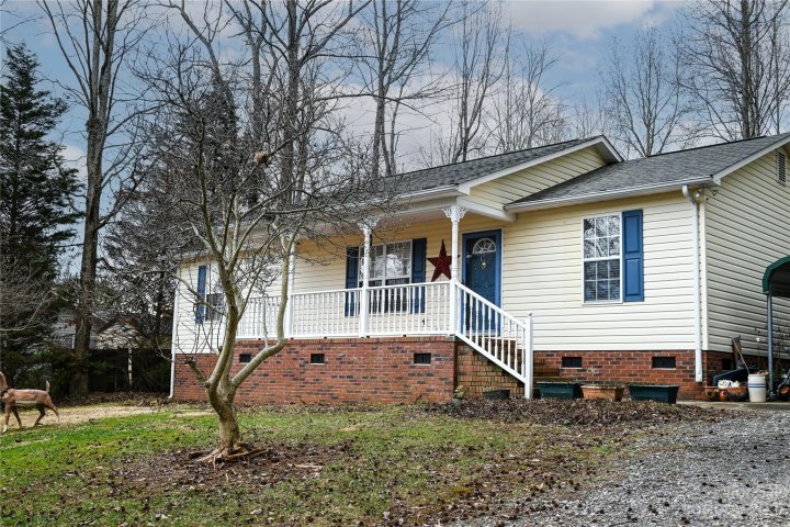 2965 Greenleaf Road sold home in Heron Creek, Clover, SC