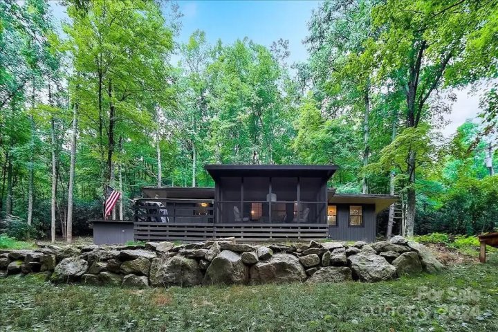 117 Bear Rock Road sold home in Bear Rock Mtn Estates, Hendersonville, NC