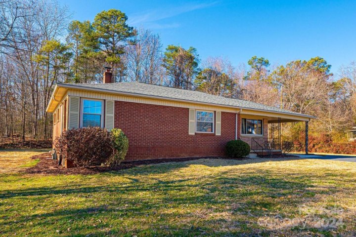 2841 20th Street sold home in Belle Meade, Hickory, NC