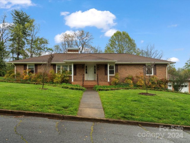 207 Woodlawn Drive sold home in Woodland Acres, Morganton, NC