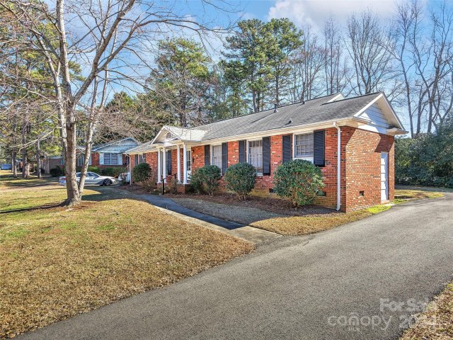 1426 Woodhill Lane sold home in Sheffield, Charlotte, NC