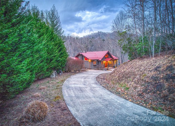 805 Harleys Cove sold home in River Woods, Waynesville, NC