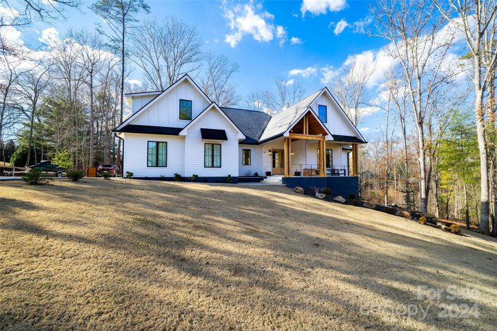 41 Mountain Shadows Drive sold home in Mountain Shadows, Leicester, NC