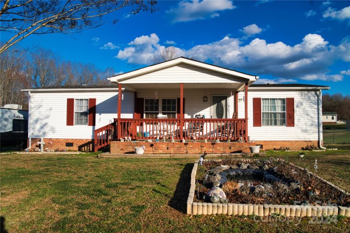 261 Mountain Meadows Drive sold home in Mountain Meadows, Bessemer City, NC