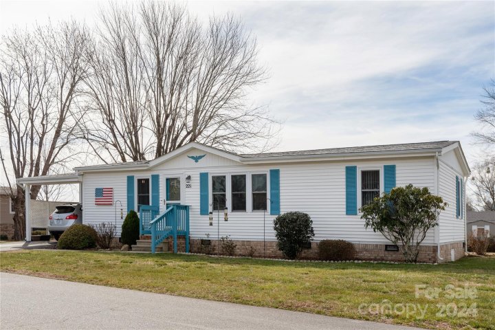 221 Cranbrook Circle sold home in Cumberland Village, Hendersonville, NC