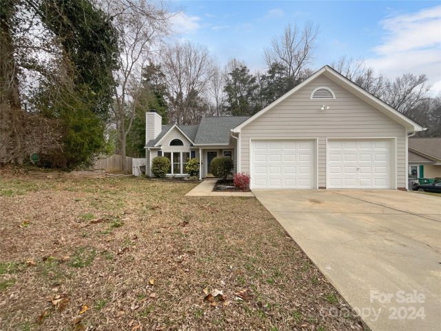 7412 Claymont Drive sold home in Sherbrook, Charlotte, NC