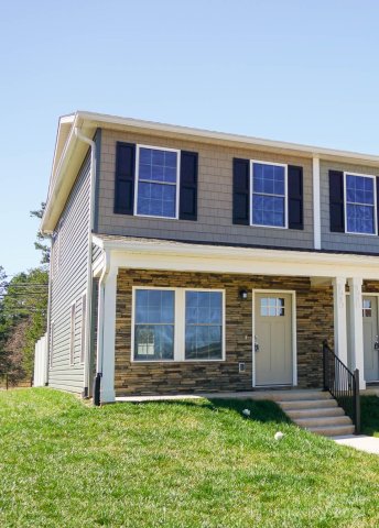 1633 Oak Leaf Drive sold home in Oak Hill, Hickory, NC