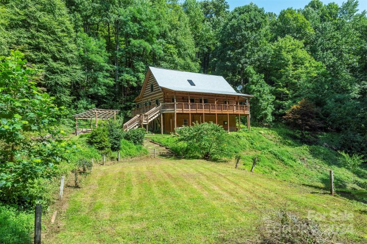 102 Gold Creek Crossing sold home in Treehaven, Black Mountain, NC