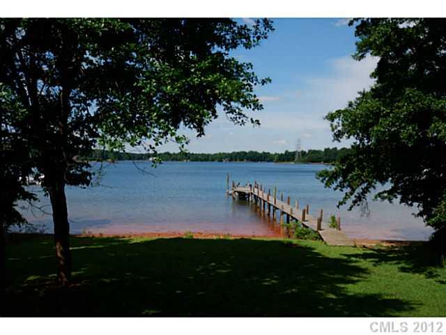 1911 Yacht Club Drive sold home in Lincoln Forest, Denver, NC