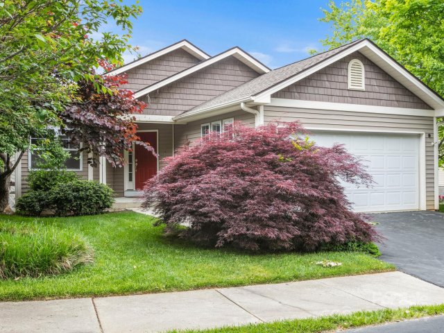 112 Clear Creekside Drive sold home in Clear Creek Landing, Hendersonville, NC