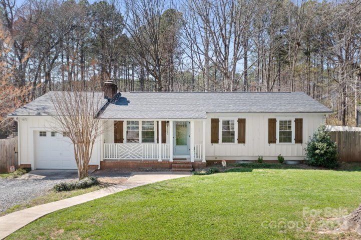 6992 Executive Circle sold home in Lake Shore, Denver, NC