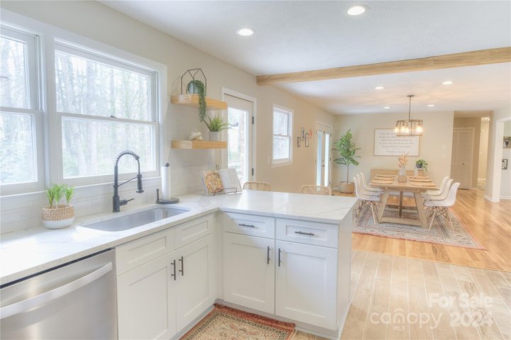 146 East Laurel Lane sold home in Greenwood Forest, Etowah, NC
