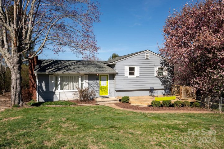 216 Stradley Mountain Road sold home in Stradley Mountain Park, Asheville, NC