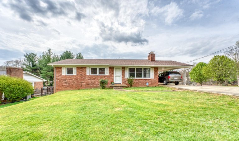3 Debra Lane sold home in Echo Hills, Asheville, NC