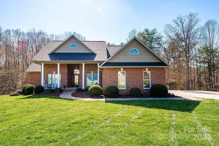 145 Windsor Drive sold home in Windsor Point, Taylorsville, NC