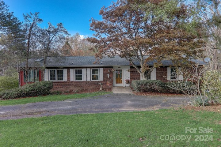 1194 Glenheath Drive sold home in Heatherwood, Hendersonville, NC