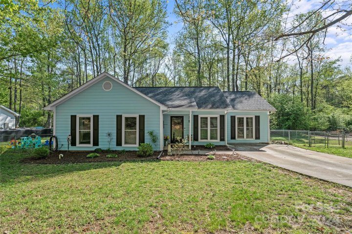 3901 Wonderland Drive sold home in Enchanted Forest, Matthews, NC