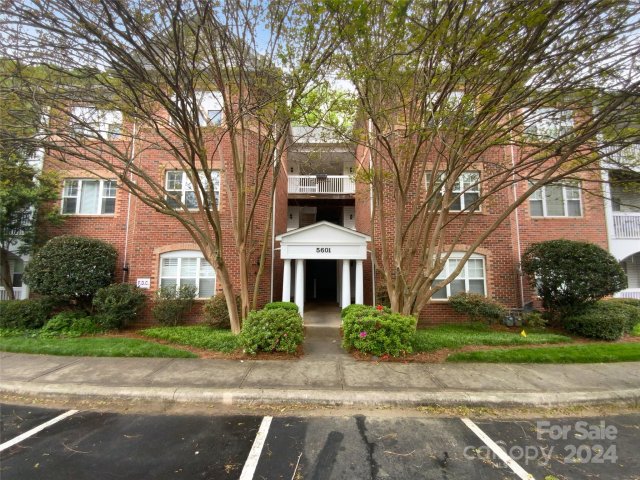 5601 Fairview Road sold home in Wren Crest, Charlotte, NC