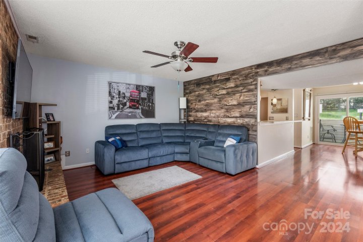 10965 Carmel Crossing Road sold home in Carmel Crossing, Charlotte, NC