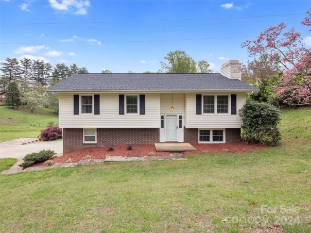 12 Woodfield Road sold home in Glen Meadows, Arden, NC