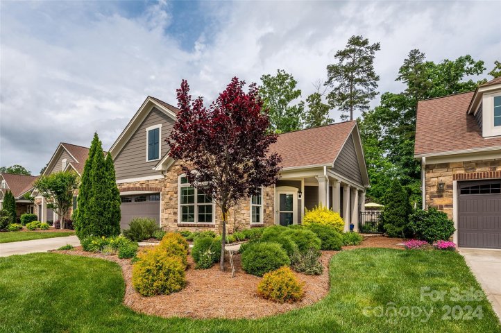 1032 Avalon Place sold home in The Courtyards at Emerald Lake, Matthews, NC