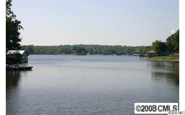 18328 Rosapenny Road sold home in Rosapenny Peninsula, Charlotte, NC