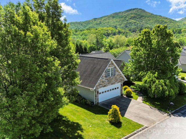93 Farm Valley Road sold home in Cottages at Livingston Farms, Fletcher, NC