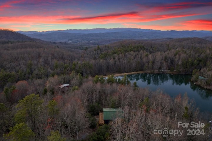121 Ponderosa Trail sold home in Line Runner Ridge, Rosman, NC