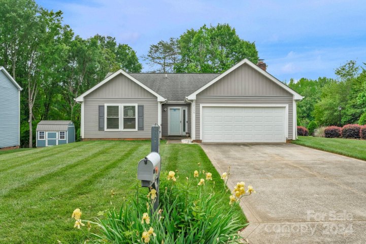 12139 Woodside Falls Road sold home in Woodside Falls, Pineville, NC