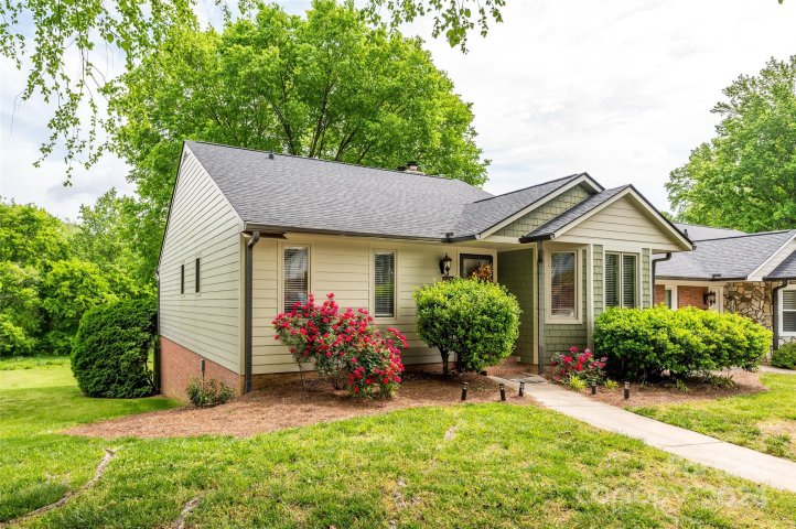 1004 Kenilworth Court sold home in Ridgeview, Concord, NC