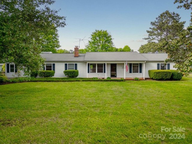 8487 Graham Road sold home in Hickory Hills, Denver, NC