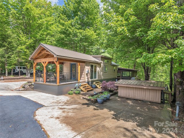 61 Boulder Drive sold home in Westridge, Lake Toxaway, NC