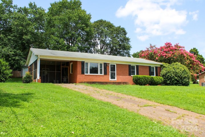 154 Crosswhite Lane sold home in Chipley Park, Statesville, NC