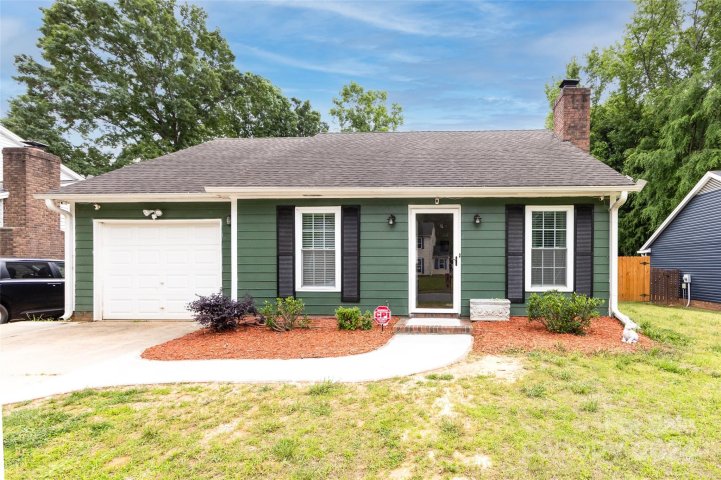 8200 Meadowdale Lane sold home in Old Oaks, Charlotte, NC