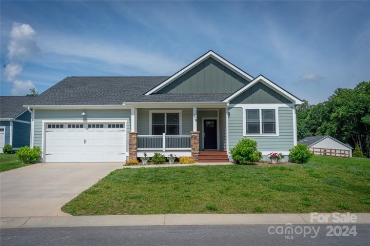 419 Windy Acres Knoll Drive sold home in The Cottages at Windy Knoll, Hendersonville, NC