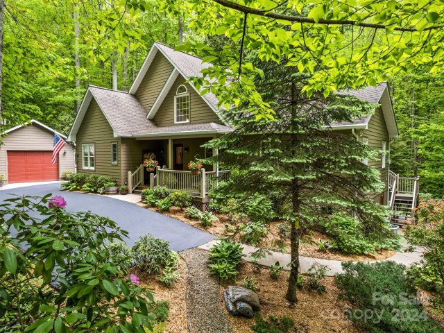 118 Streamside Drive sold home in Brookside Estates, Waynesville, NC