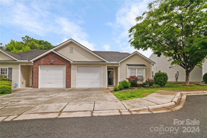 5709 Bradford Lake Lane sold home in Village Glen, Charlotte, NC