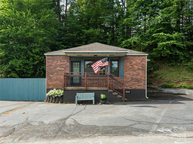 110 Summit Street sold home in Brookmont, Waynesville, NC