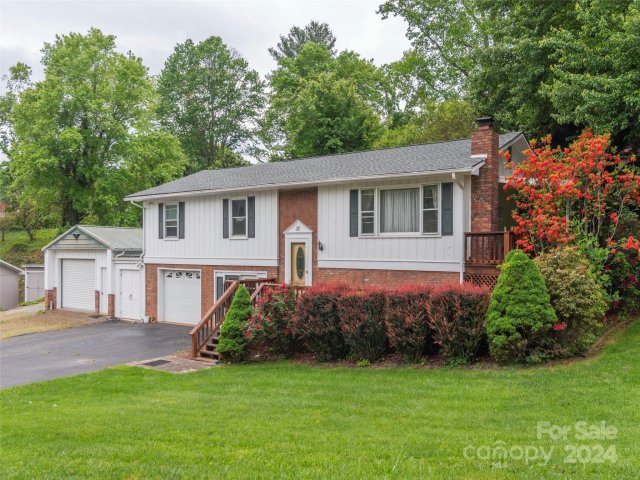 32 Fairway Hills Drive sold home in Fairway Hills, Waynesville, NC