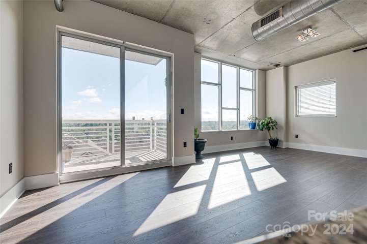 505 E 6th Street 811 sold home in Courtside, Charlotte, NC