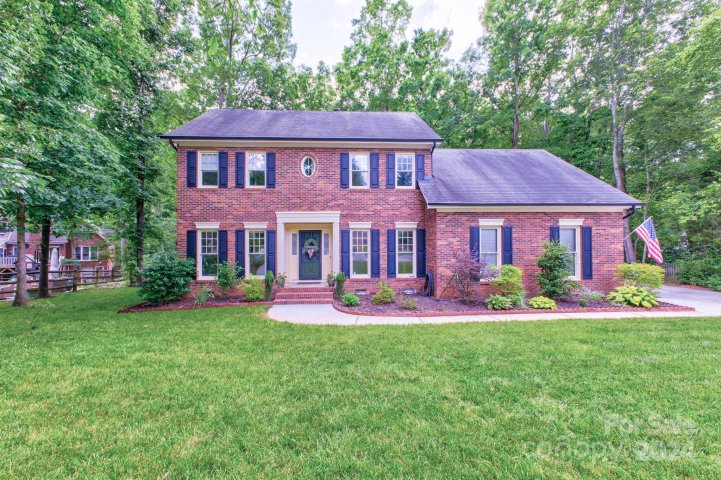 2657 Willowbrook Drive sold home in Willowbrook, Matthews, NC