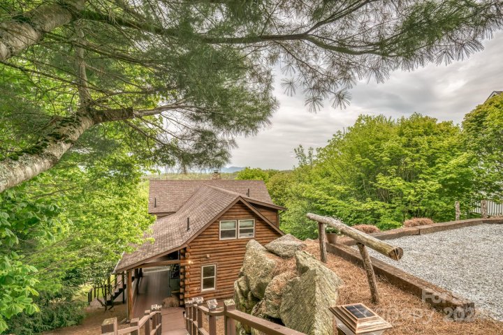 140 Blueberry Lane sold home in Charter Hills, Beech Mountain, NC