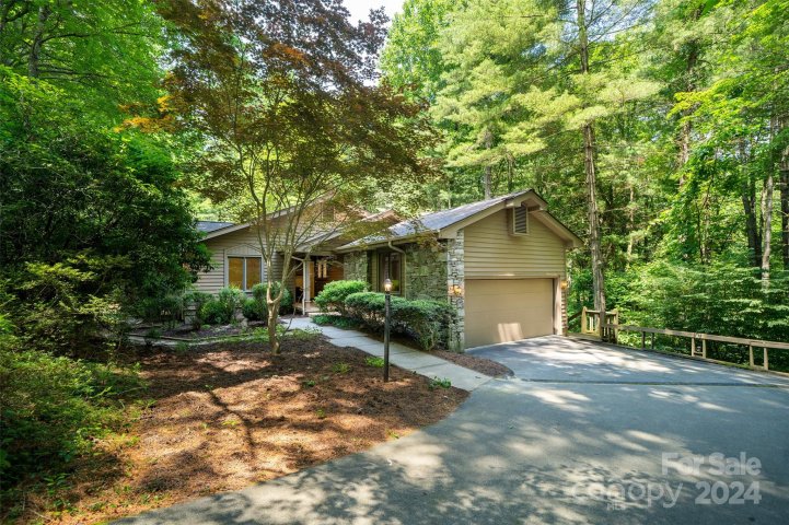 118 Timber Creek Road sold home in Timber Creek, Hendersonville, NC