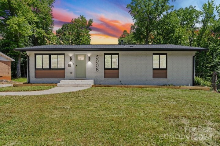 5008 Springview Road sold home in Kentwood, Charlotte, NC
