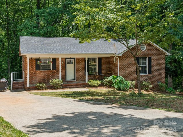 2602 Castle Hill Road sold home in Lakewood Forest, Gastonia, NC