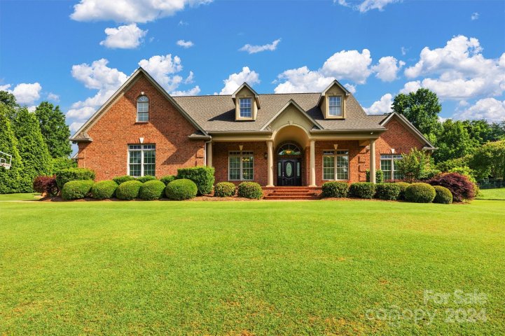 2198 Willow Creek Drive sold home in Fairway Farms, Newton, NC