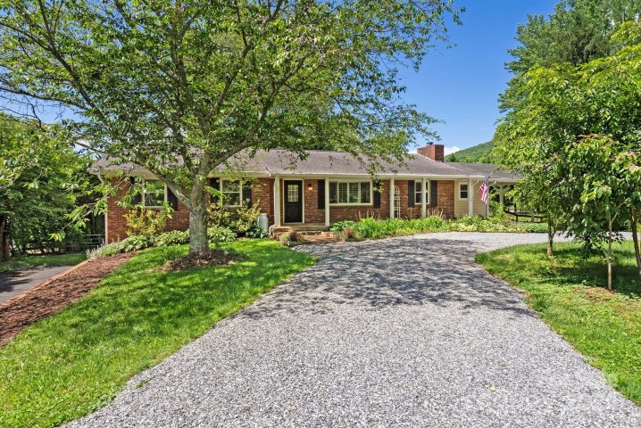 7 Forge Drive sold home in Forge Mountain Acres, Mills River, NC