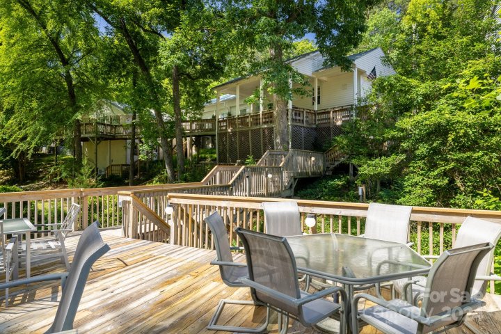 140 N Shoreline Drive sold home in Dixie Shores, Badin Lake, NC